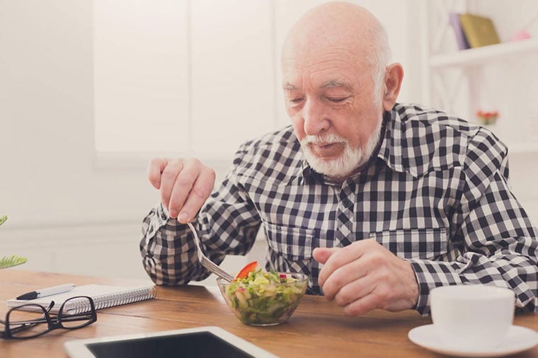 man-eating-salad